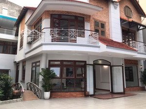 cho thuê biệt thự nguyễn văn thủ, p.đakao, quận 1 20x30m 3 tầng