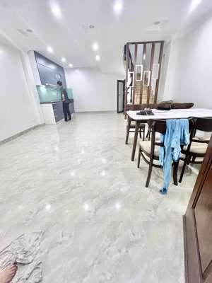 bán nhà phú đô 40m2, ngõ nông sát phố ô tô tránh kd sầm uất, sát trường học bệnh viện hồng ngọc.
