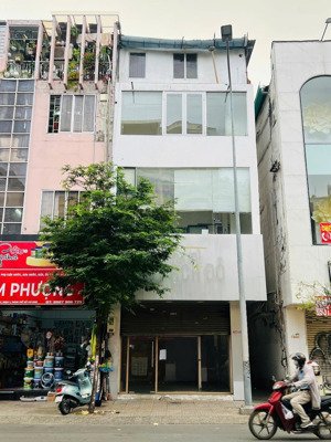 chỉ 30tr! 4.5x8m cho thuê nhà đẹp mặt tiền võ văn tần, quận 3- đoạn 2 chiều. 4 tầng