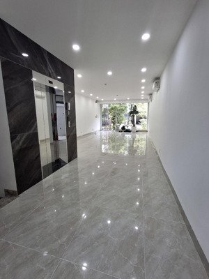 cho thuê nhà nguyên căn hầm, 5 lầu tại kđt him lam giá 70tr