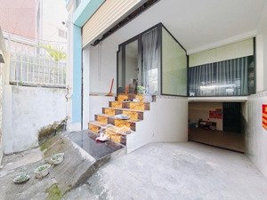 dòng tiền - hẻm thẳng 1 trục - ô tô đi ngang nhà