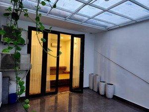 căn hộ dịch vụ dòng tiền 140tr/tháng, 5x30m, 6 tầng, có thang máy, nhỉnh 22 tỷ