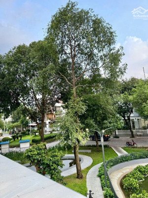 biệt thự có chốt bảo vệ riêng , khu đồng bộ công viên, hồ bơi tại p. hiệp bình phước, q. tđ