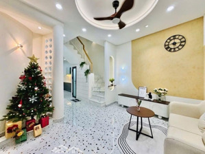 50m2- nhà phố 3tầng -ở ngay- nguyễn trãi- nhỉnh 10t