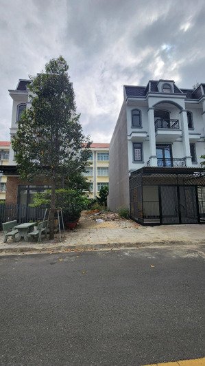 đất liền kề trường học cấp 1 2 , kinh doanh cực vip tại phú chánh tân uyên. dt 95m2, ngay dt742