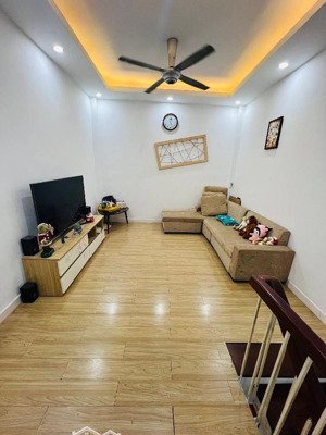 -bán nhà tt.trạm trôi - 5 tầng, dt 43 m2 - gần ql 32, - giá 8.5 tỷ- lh ngay dũng 