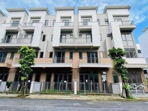 chính chủ bán nhà 75m2 trục đường lớn centa diamond giá tốt nhất