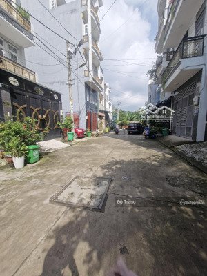 gia đình kẹt tiền cần bán gấp nhà thới an 16- đường 12m