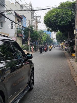 bán dãy trọ gần sân bay ,dt 8*17, hẻm 8m thông ,tiện xây chdv ,gần chợ ,sân bay ,nhỉnh 12 tỷ