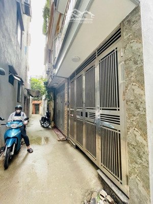 vip bắc từ liêm- ngõ ba gác phóng- nhà dân xây mới được 3 năm- dòng tiền 40tr/t cực đỉnh- ô chờ may