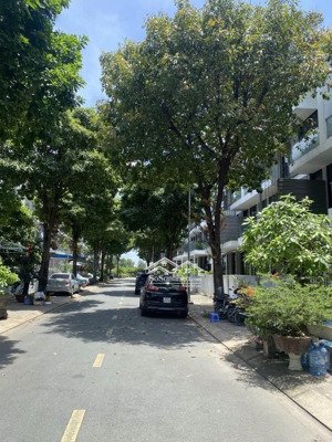 giảm sốc 2 tỷ nhà 3 tầng kdc cát lái xe hơi đậu cửa sổ vuông a4 giá : 10,3 tỷ