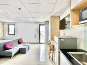 căn hộ studio full nội thất ban công lớn nằm trong nội khu phú mỹ hưng
