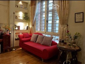 bán nhà ông ích khiêm dt 65m2 nhà 5 tầng, lô góc, ô tô vào, cách phố 20m giá 20 tỷ