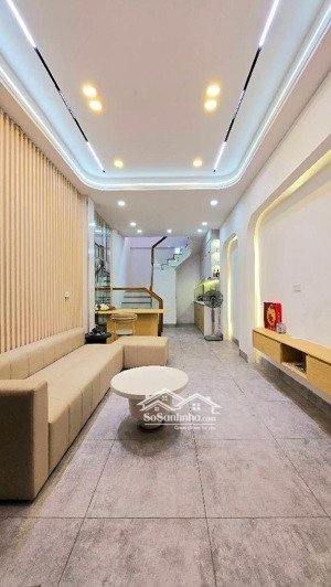 minh khai gần 40m 4 tầng sát đường lớn 8.x