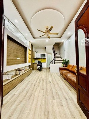 bán nhà bồ đề 36m2-5 tầng- 8,7 tỷ -dân xây- lô góc- full nội thất- thoáng trước sau- ngõ nông