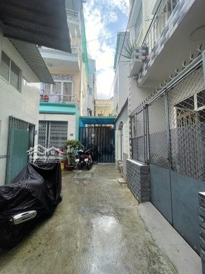 dưới 7 tỷ - nhà 3 tầng diện tích đẹp 4x10 (dtxd 37,5m2) - hẻm 3m thông quận 10