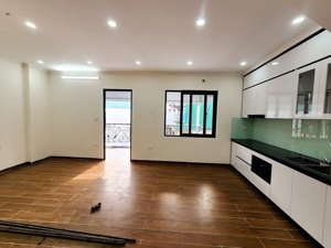 gấp!! nhà phố vĩnh phúc, 50m 6 tầng thang máy, ngõ bagac, siêu thoáng, gần oto khách nhanh mới kịp