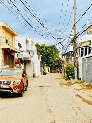 đất hẻm phú xương, cách đường 2/4: 280m * ô tô cách đất 8m * giá: 3,2 tỷ