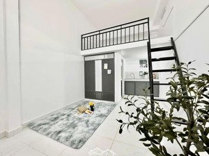 phòng trọ có gác ở được 4 người 4 xe rộng hơn 40m2 trung tâm quận bình thạnh