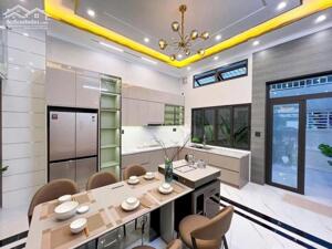 Nhà 3 tầng ngay chợ Rạch Kiến diện tích 5x17m sổ riêng công chứng nhanh