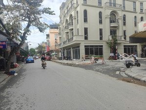 bán nhà mặt đường chợ hàng, kinh doanh sầm uất, địa thế cực đẹp