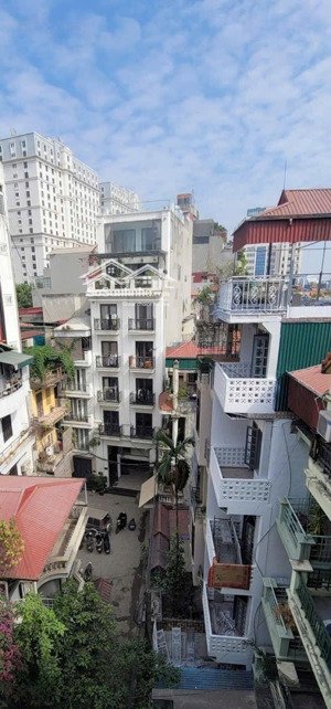 bất động sản đầu tư dòng tiền đối diện vincom giảng võ,90mx6tầng thang máy chỉ 28,3tỷ