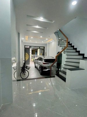 nhà hxh 3 tầng nguyễn văn khối p9 cách công viên làng hoa 500m