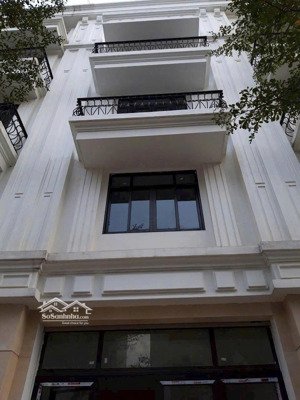 cho thuê nhà khu phân lô huỳnh thúc kháng,dt60m2x5t,đồ cơ bản , ô tô đỗ cửa, giá 25tr/th