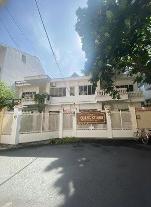 cho thuê villa sân vườn trống suốt nguyễn trãi, quận 1