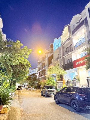 tân bình - chùa + biệt thự sân vườn - gồm ngôi chùa tại nhà, lô góc, 340m2, 20x17m, 4t, đường 10m