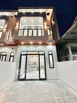 chủ cần bán gấp căn nhà lầu mới xây đầy tâm huyết