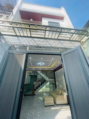 nhà mới ở ngay - sát metro quận 12 - 2 tầng full nội thất - hơn 3 đồng