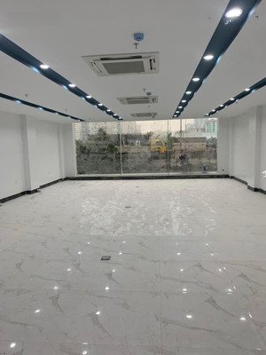 bán toà nhà mặt phố trương công giai, cầu giấy. dt 100m x 6 nổi 1 hầm, mt 6m. giá 63 tỷ tl tốt.