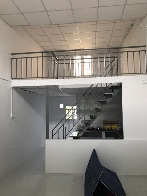 cho thuê nhà cấp 4 gác lửng đường 8 lò lu , giá 4tr/tháng , cọc 1 tháng , vào ở ngay