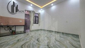 sạch mới phòng trống có bếp, máy lạnh, gian sau rộng thoáng