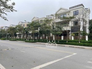 cần chuyển nhượng gấp căn biệt thự siêu đẹp tại dự án starlake tây hồ tây lh: 