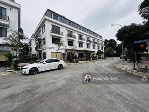 chính chủ bán căn liền kề 70m2 góc 3 mặt thoáng view vườn hoa long việt riverside mê linh 7,9 tỷ.