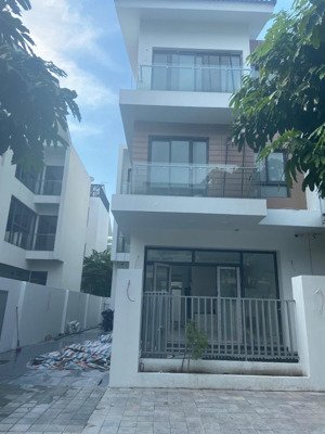 (gấp) tôi đang cần cho thuê biệt thự dương nội gần hồ 180m2, 4 tầng, hoàn thiện cơ bản - 20tr/th