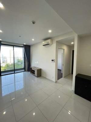 lỗ chính chủ gửi bán nhanh căn hộ 1 phòng ngủ chỉ 2 tỷ cc the emerald golf view