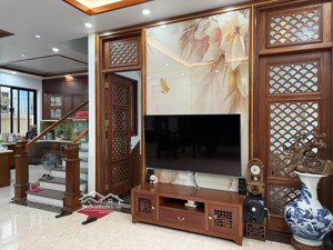 96m. hoàn thiện full nội thất. nhà đẹp, thiết kế hiện đại, vị trí đẹp. giá rẻ