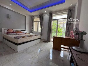 phòng ban công to thoáng full nội thất ngay cạnh trường quốc tế an ninh yên tĩnh