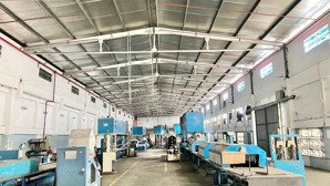 kho xưởng từ 300m2, 400m2, 500m2 cont vào đêm. trần cao, pccc thẩm duyệt gần cầu vượt bình phước