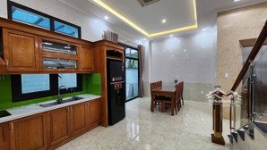 98m pari thang máy nhập khẩu. vị trí đẹp, gần công viên, bể bơi. các tiện ích