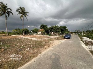 đất trục chính đầm rùa thôn 5 hoàng tân trục thông vinhomes hạ long xanh