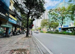 cho thuê nhà 4 tầng mặt đường láng. diện tích tầng 1: 469 m2, tầng 2 tầng 3: 454 m2, tầng 4: 301 m2