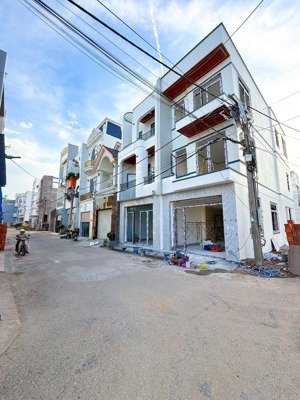 bán đất (dt: 82m2 - ngang 5m) sổ riêng thổ cư 100% đường rộng 7m p. biên hoà. giá chỉ 2,950 tỷ
