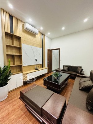 chính chủ bán nhà mặt ngõ khu phân lô 300 bạch đằng.36m2,5 tầng thang máy, ô tô vào giá 14.8 tỷ