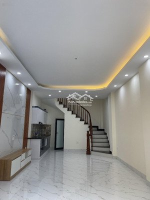 bán nhà 4 tầng trung tâm chúc sơn - 39.6m2. gần chợ, uỷ ban phường, trường học