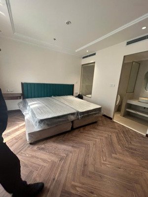 cho thuê toà khách sạn 10 tầng , mới cứng.... 28 phòng... sẵn vận hành