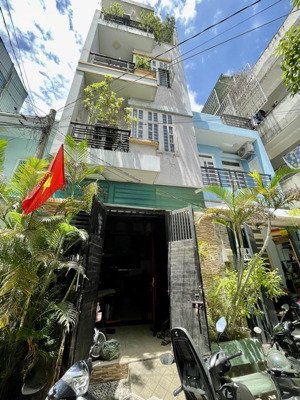 nhà đẹp ở ngay hẻm xe hơi sát mặt tiền 4 tầng gần phạm văn đồng 4x13 chỉ 6,1 tỷ.